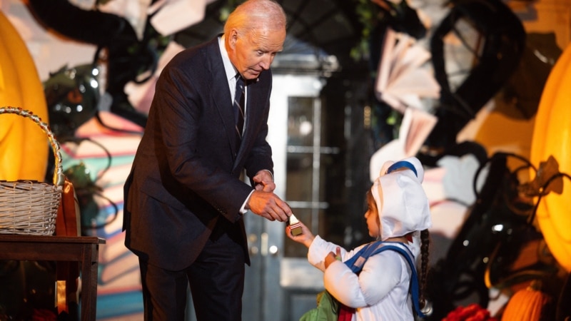 Children trick-or-treat at White House; first lady dresses as panda for Halloween