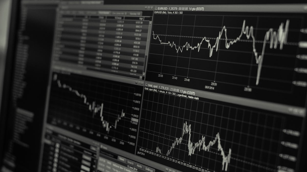 Deep Dive Into Alnylam Pharmaceuticals Stock: Analyst Perspectives (6 Ratings)