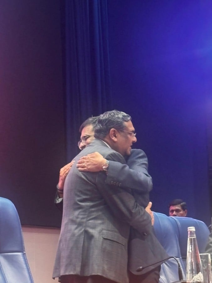 Chief Justice DY Chandrachud Hugs Chief Justice-Designate Sanjiv Khanna