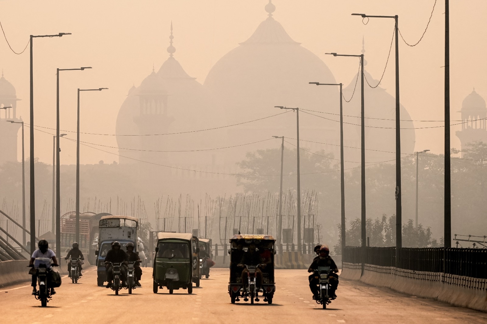 Girl, 3, Goes To Court In Lahore As Air Quality Continues To Be Hazardous