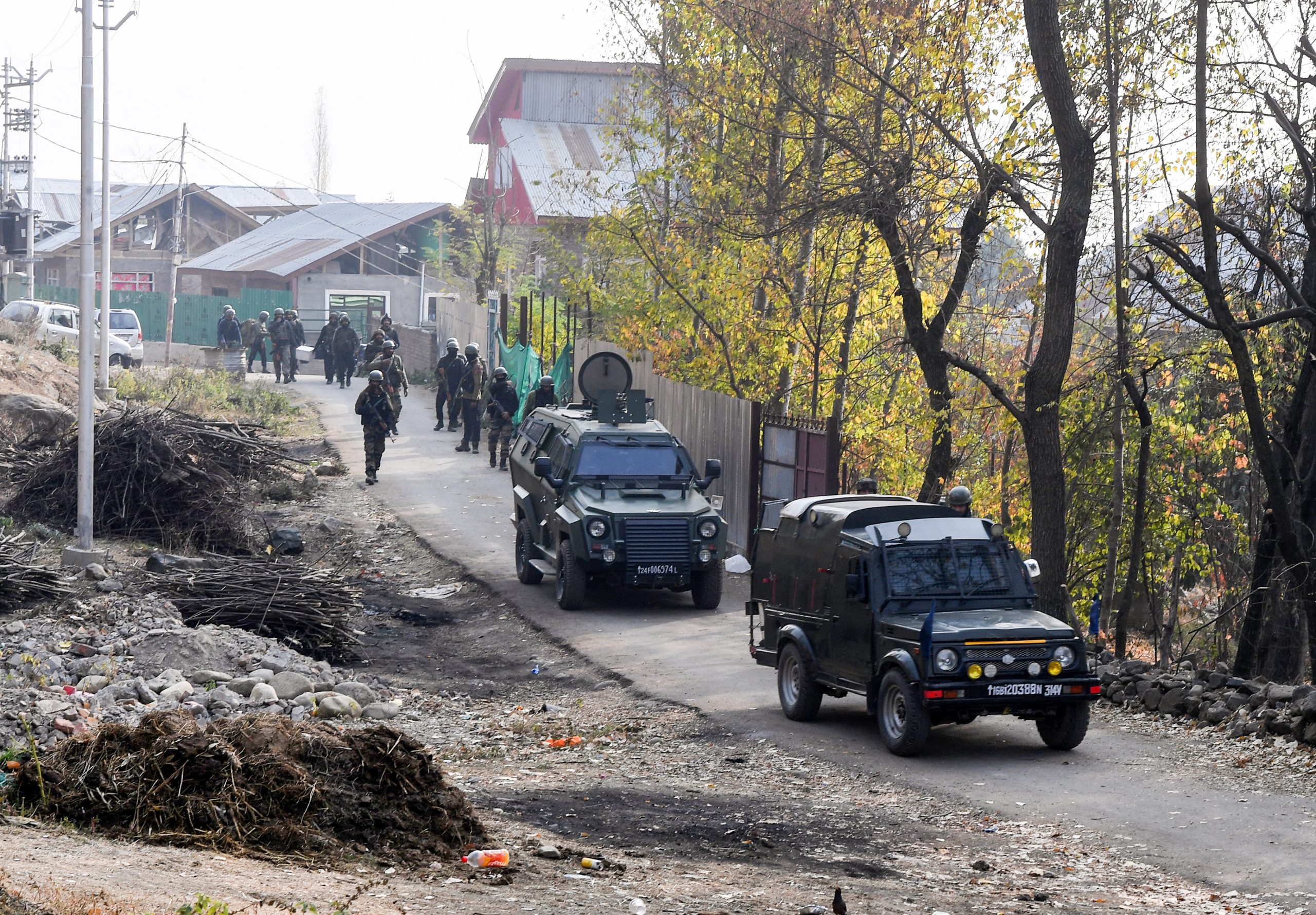 2 Trekkers Accidentally Got Stuck In J&K Encounter. They Dialled 100